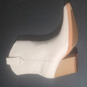 Reitoye Women's Cream Pointed Toe Heeled Boots Size 6 NWOT